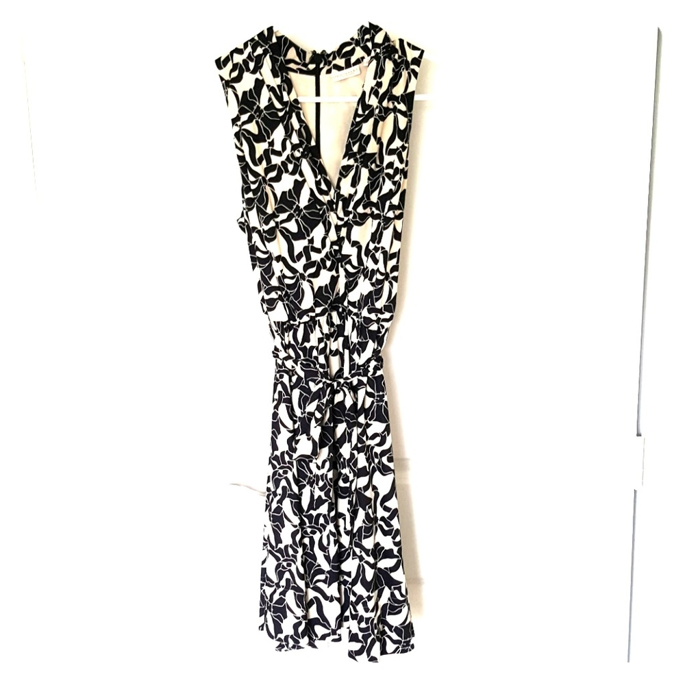 Eva Mendes flirty dress
